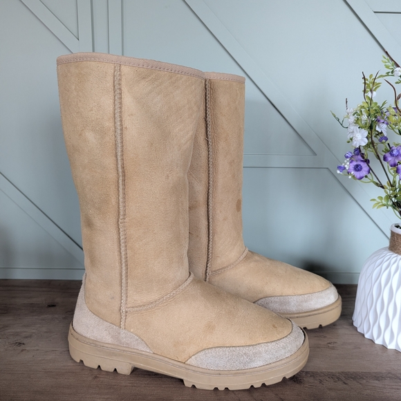 UGG sheepskin boot - Picture 5 of 12